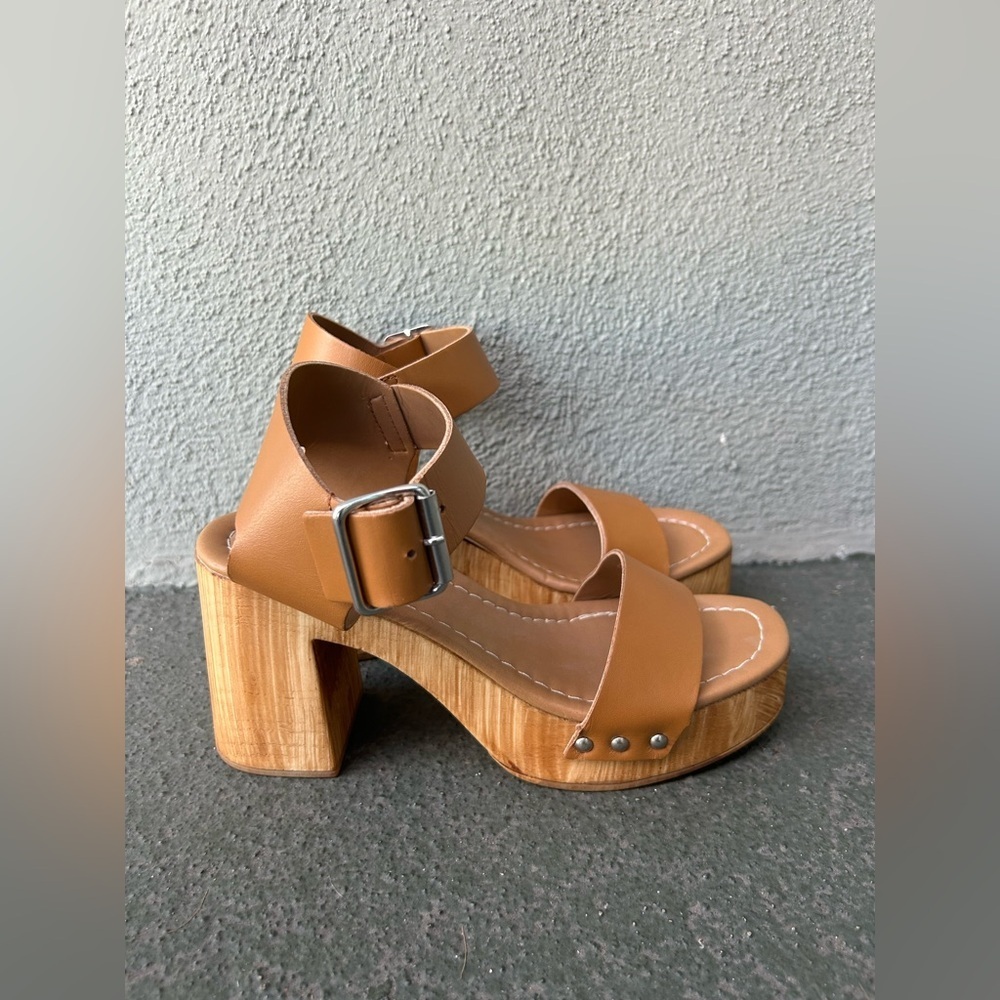 Steve Madden Tan Platform Sandal with Wood Heel